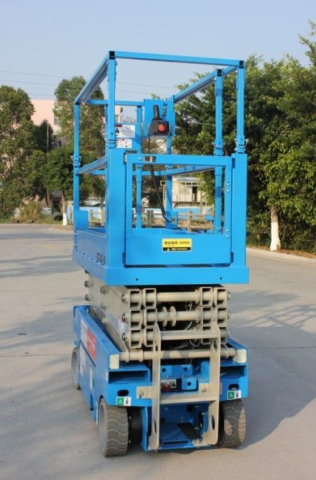 高空作業(yè)平臺(tái)車(chē)液壓升降機(jī)的使用規(guī)程 高空作業(yè)平臺(tái)車(chē)液壓升降機(jī)的使用規(guī)程